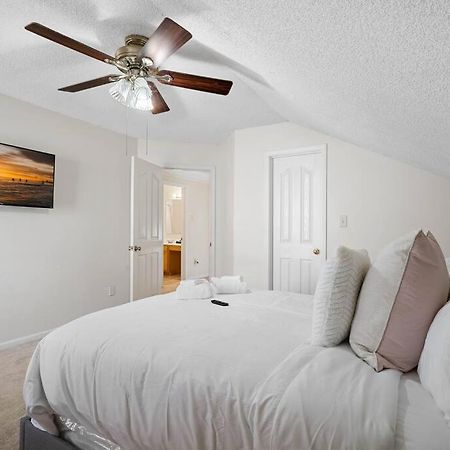 Cozy 4B 2 5B University Home King Beds Jacuzzi Charlotte Extérieur photo