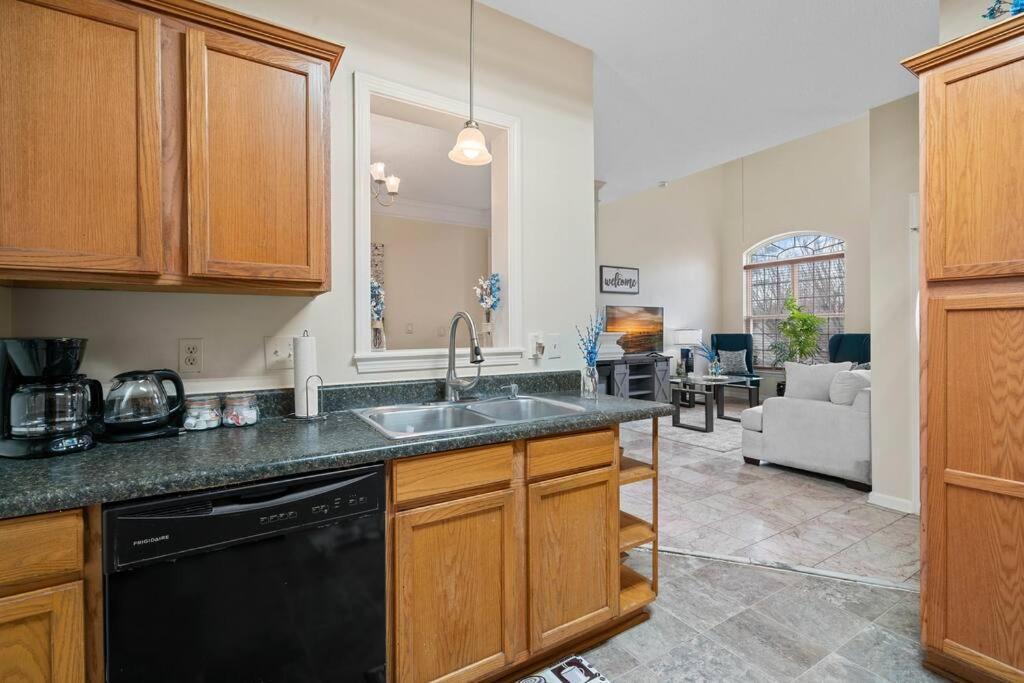 Cozy 4B 2 5B University Home King Beds Jacuzzi Charlotte Extérieur photo