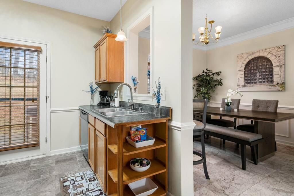 Cozy 4B 2 5B University Home King Beds Jacuzzi Charlotte Extérieur photo