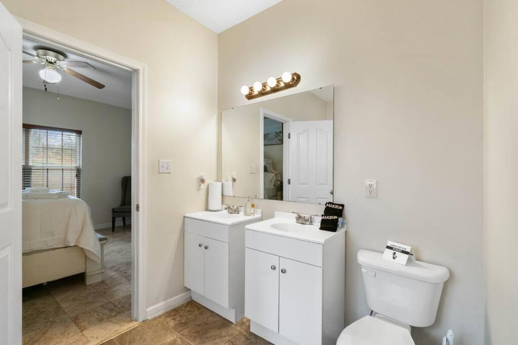 Cozy 4B 2 5B University Home King Beds Jacuzzi Charlotte Extérieur photo