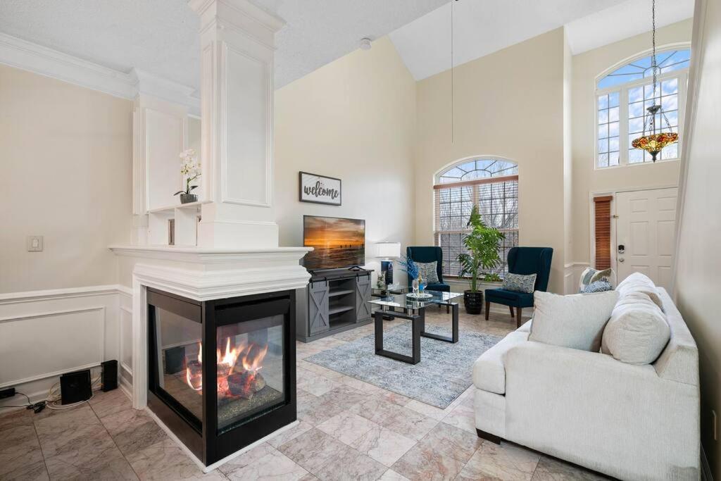 Cozy 4B 2 5B University Home King Beds Jacuzzi Charlotte Extérieur photo